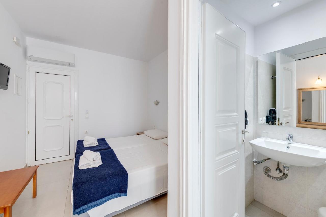Makis Place Hotel