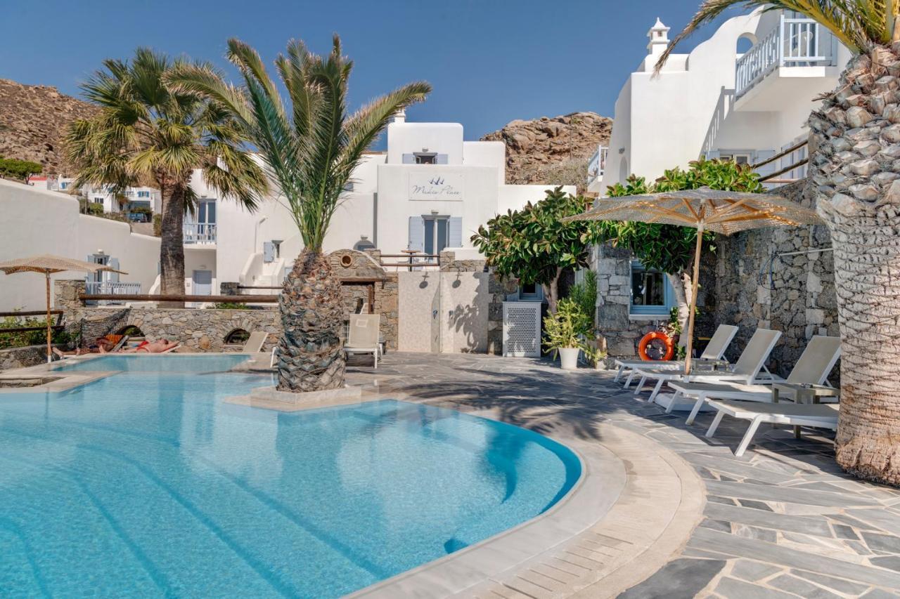 Makis Place Hotel 3*