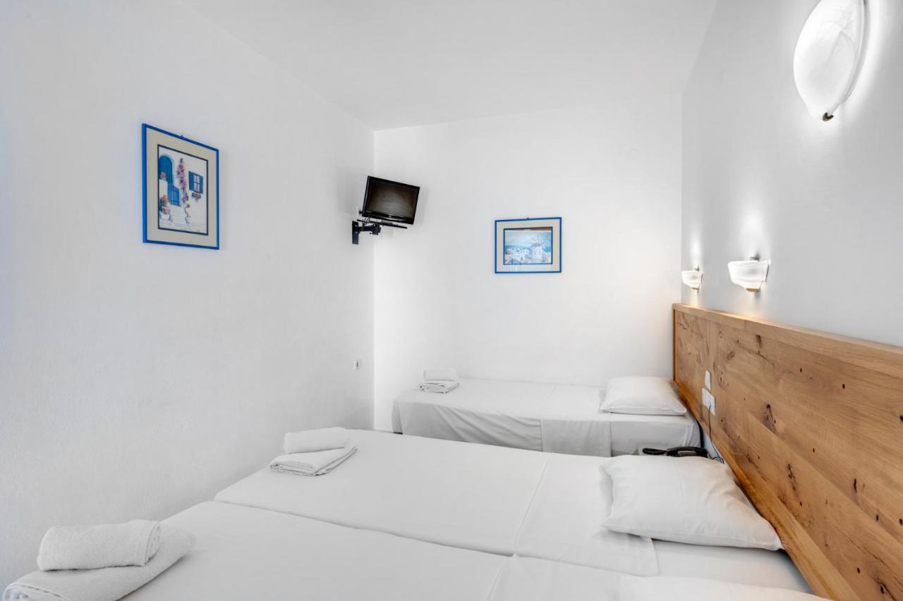Makis Place Hotel