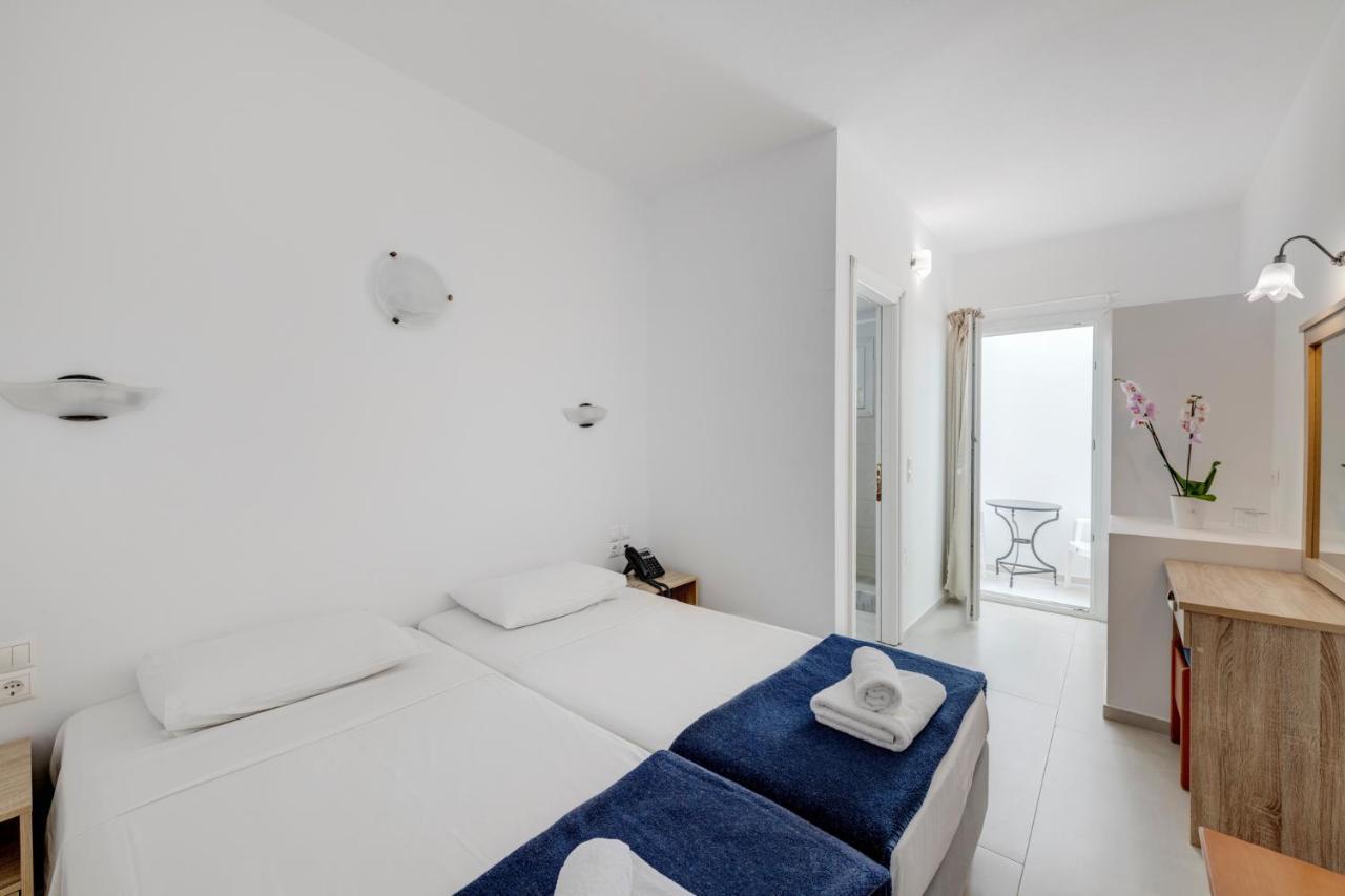 Makis Place Hotel