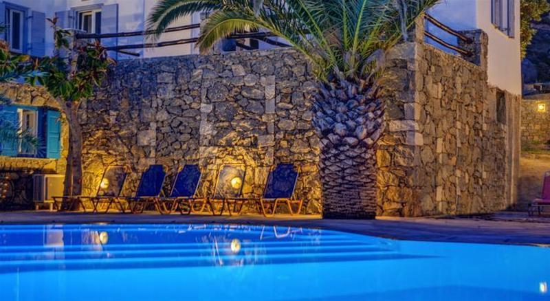 Makis Place Hotel 3*