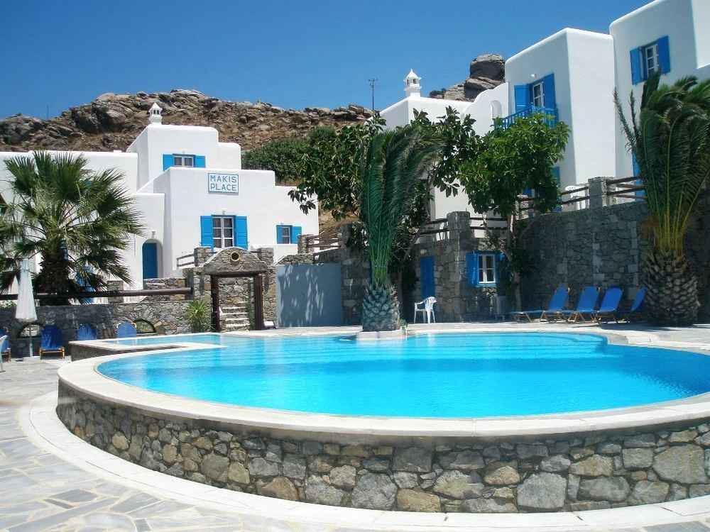 Makis Place Hotel