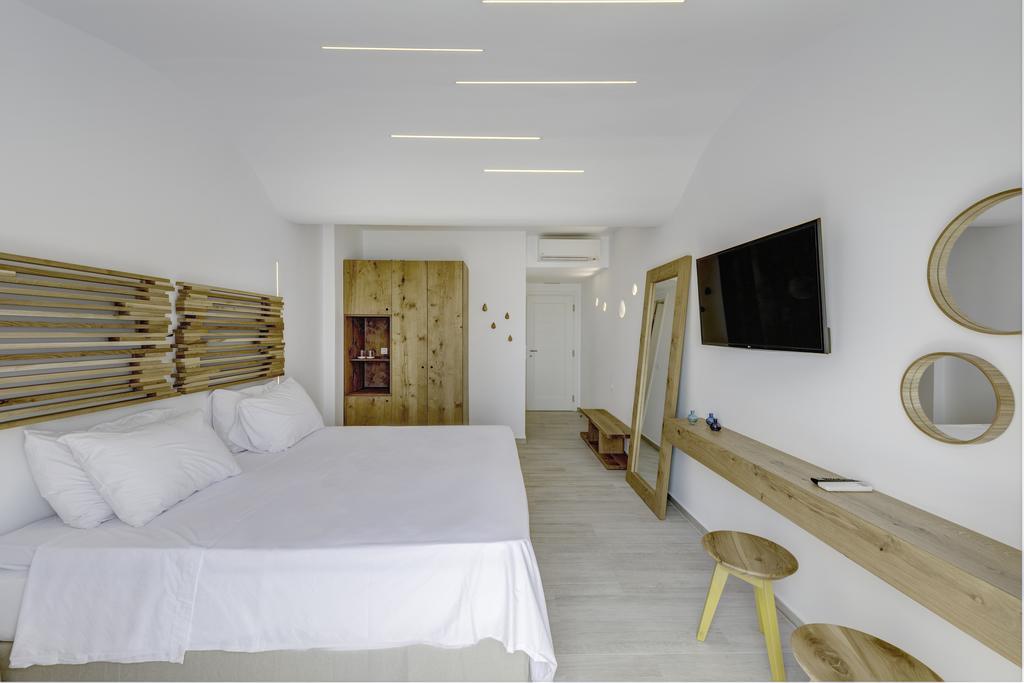 Makis Place Hotel