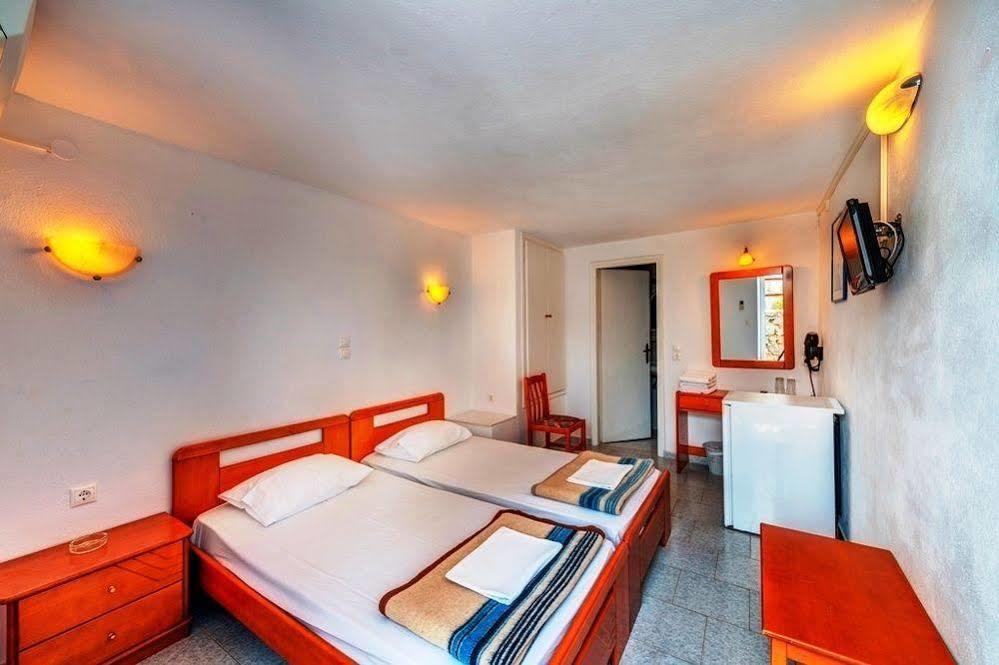 Makis Place Hotel Tourlos