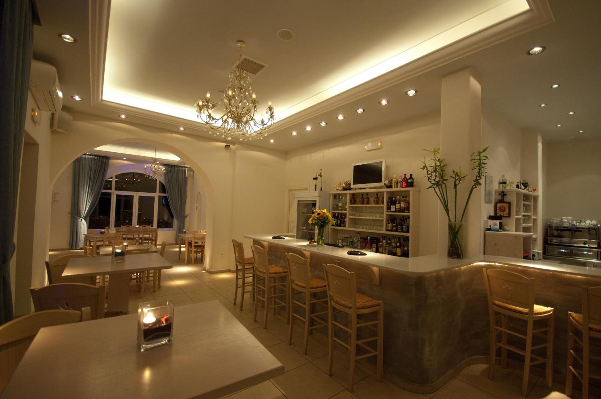 מלון דירות Makis Place 2*